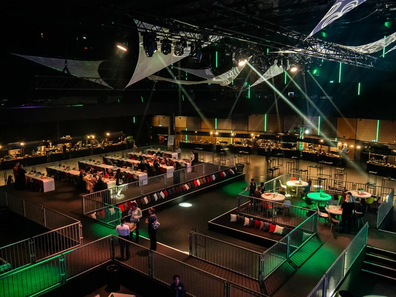 THE HALL bietet Mitarbeiterfeste oder andere Firmenanlässe im Streetfood-Style.